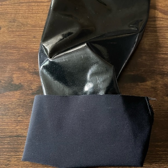 Aritzia Wilfred free black liquid latex shiny faux leather leggings size Medium - Picture 8 of 10